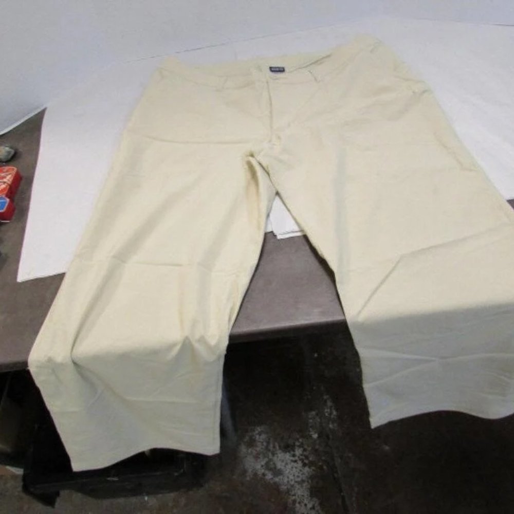 Patagonia Women's lightweight Pants NWOT  Back Zip Pockets sz14
